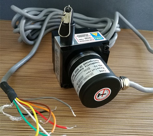屏蔽線在位移傳感器中的作用是什么?