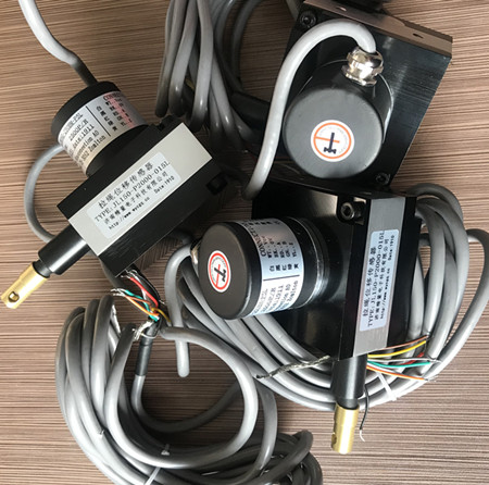 JL100-P1000模擬信號拉繩位移傳感器的多種因素的影響?