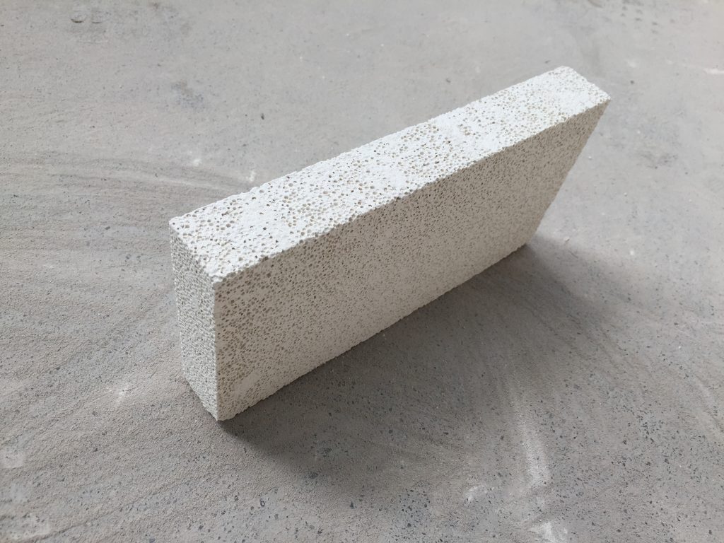 莫來石聚輕磚半枚片