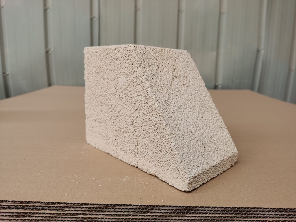 輕質保溫磚_高鋁聚輕保溫磚拱腳磚